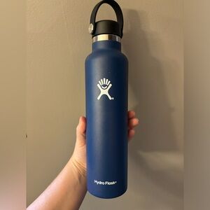Hydroflask bottle navy blue